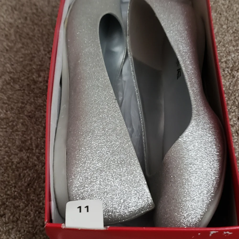 Women's size:11  flats - Picture 6 of 6
